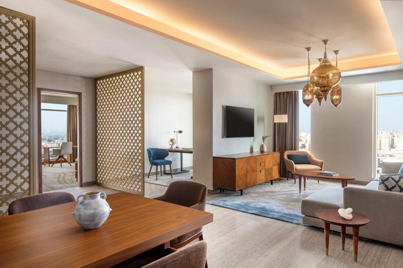 Abesq Doha Hotel And Residences, An Ihg Hotel Kültér fotó A suite at the hotel