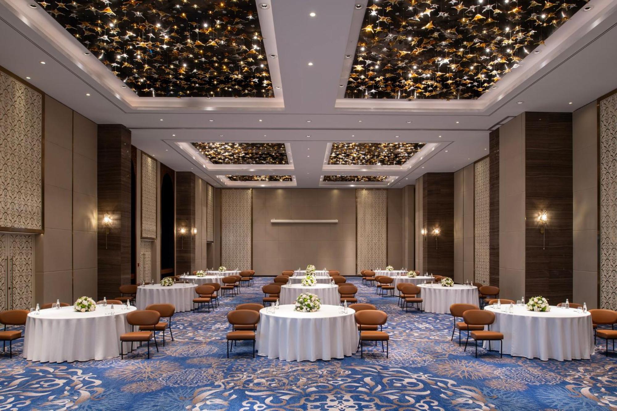 Abesq Doha Hotel And Residences, An Ihg Hotel Kültér fotó The ballroom