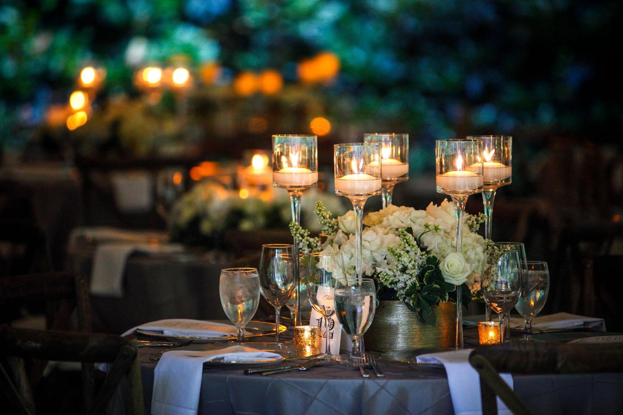 Abesq Doha Hotel And Residences, An Ihg Hotel Kültér fotó A table at a wedding reception