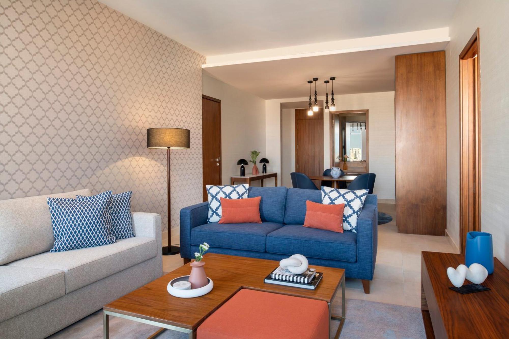 Abesq Doha Hotel And Residences, An Ihg Hotel Kültér fotó A living room at the hotel