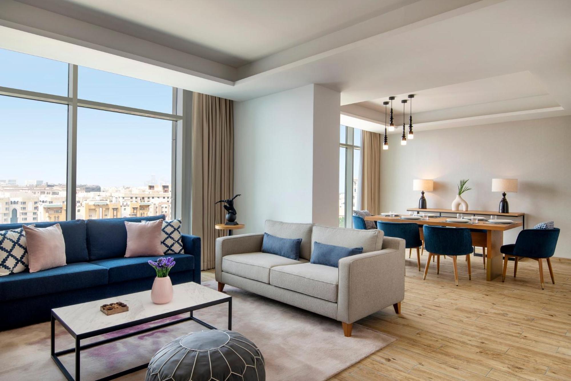 Abesq Doha Hotel And Residences, An Ihg Hotel Kültér fotó A living room at the hotel