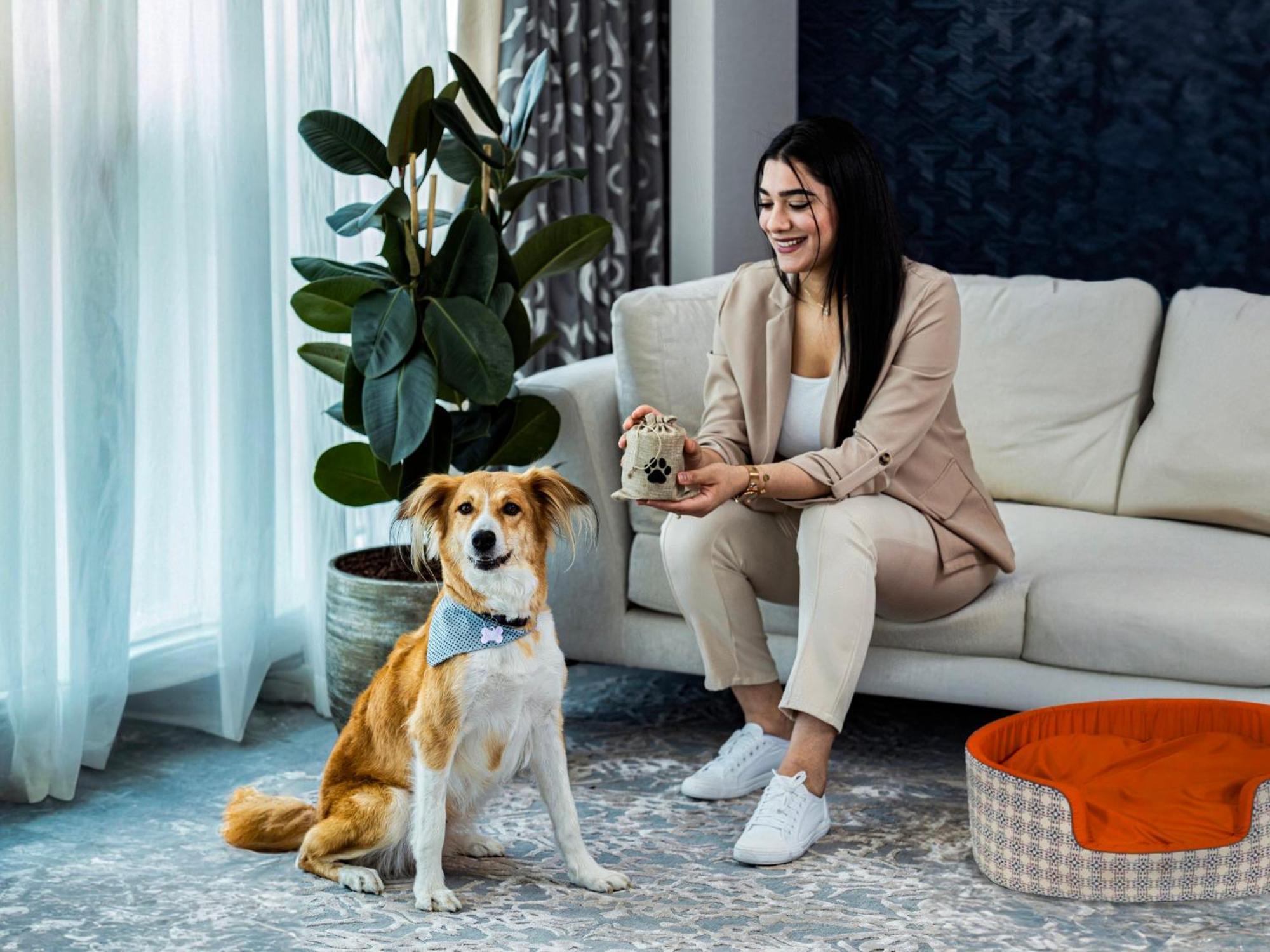 Abesq Doha Hotel And Residences, An Ihg Hotel Kültér fotó A dog with its owner