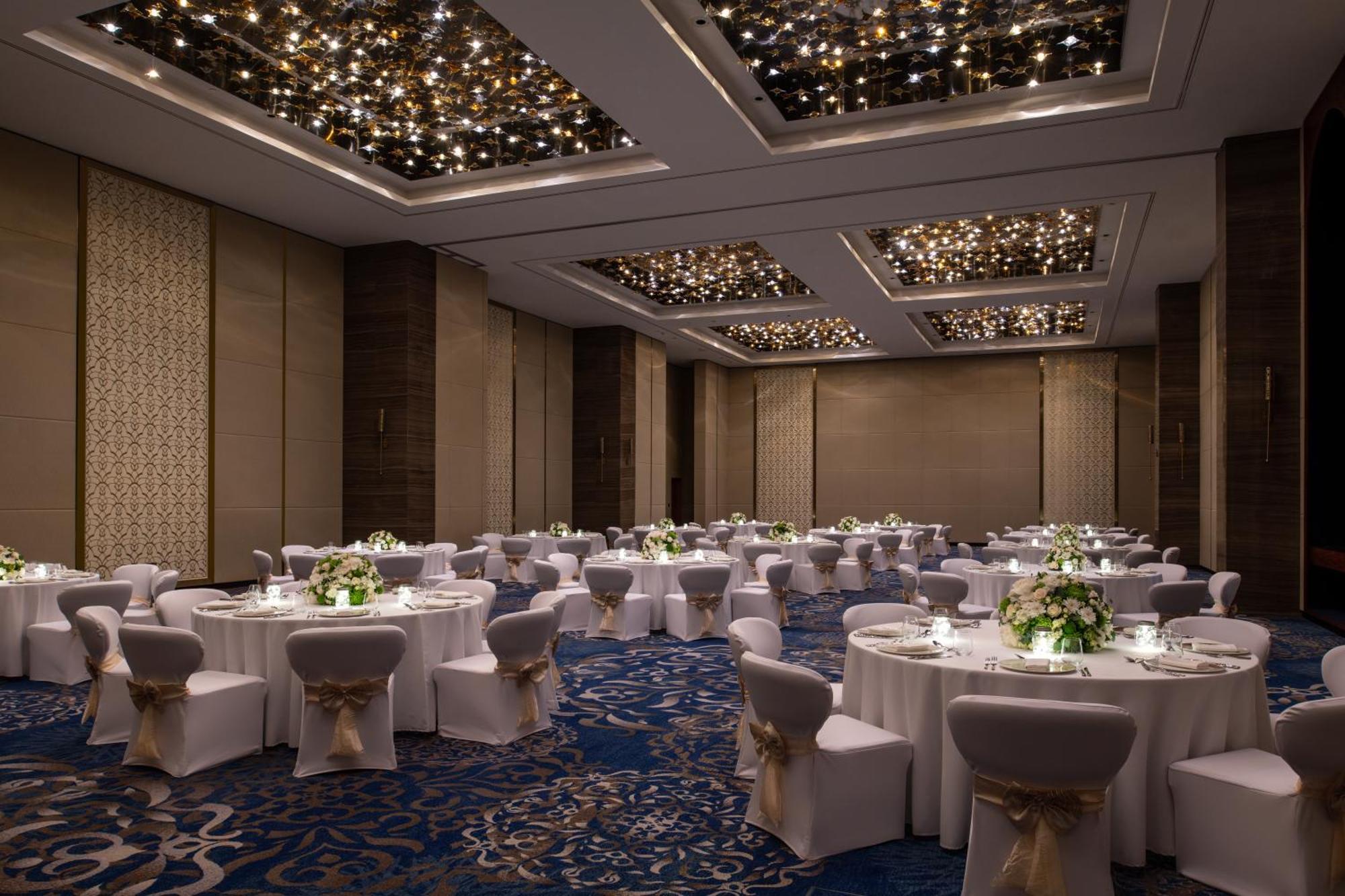 Abesq Doha Hotel And Residences, An Ihg Hotel Kültér fotó The ballroom