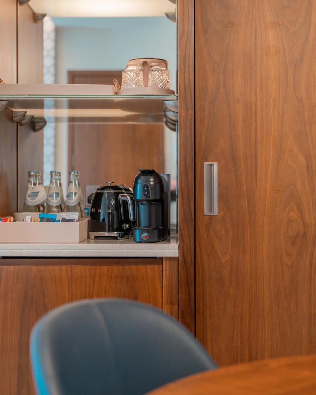 Abesq Doha Hotel And Residences, An Ihg Hotel Kültér fotó A Nespresso machine on board a plane
