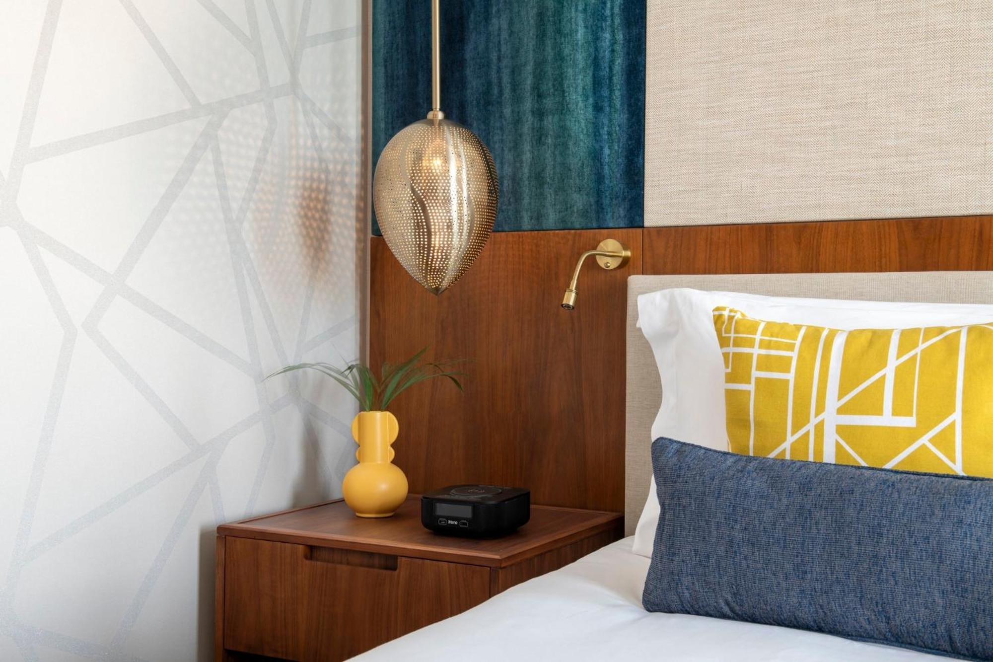 Abesq Doha Hotel And Residences, An Ihg Hotel Kültér fotó A bedroom at the hotel