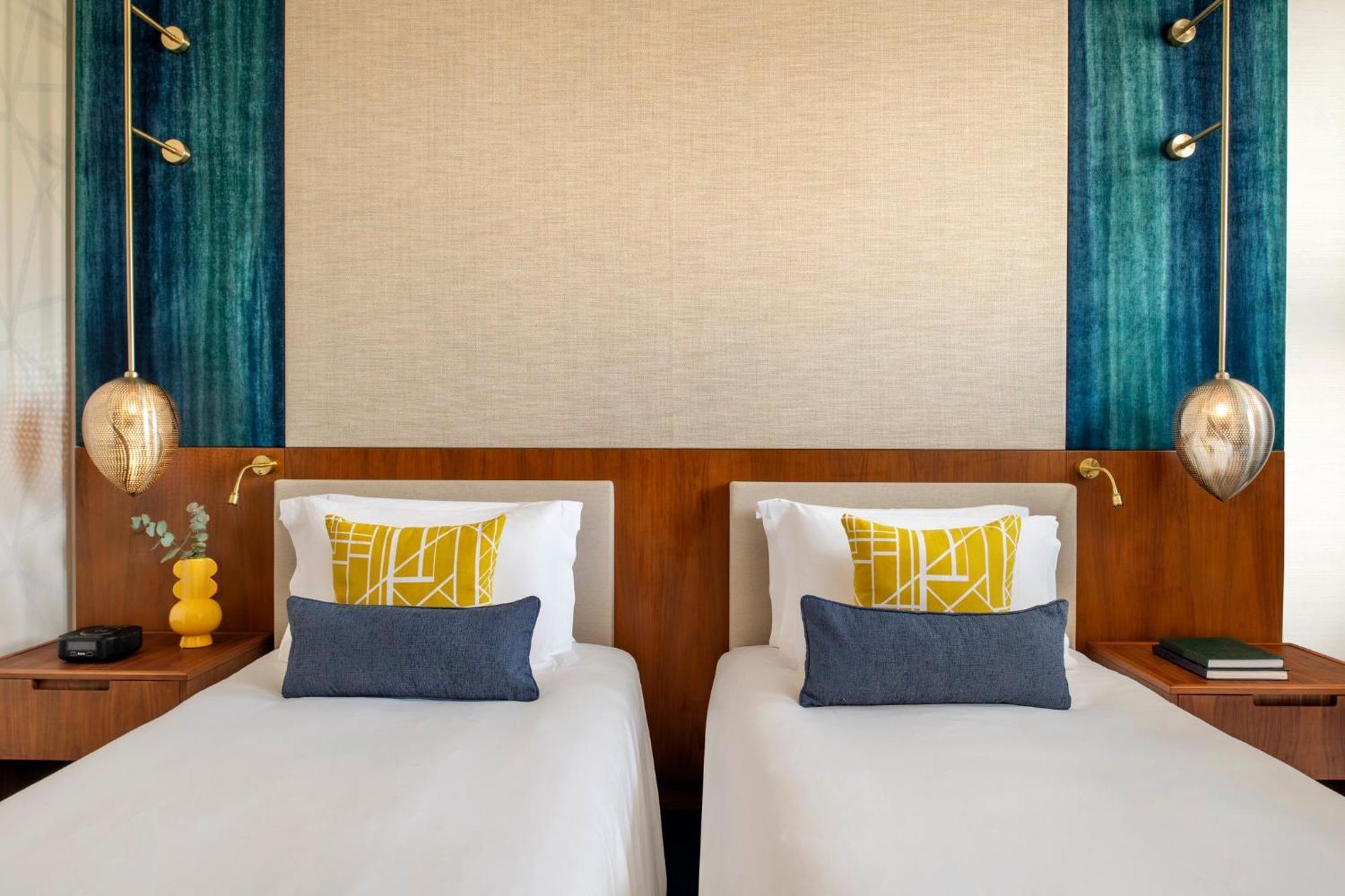 Abesq Doha Hotel And Residences, An Ihg Hotel Kültér fotó Deluxe Room